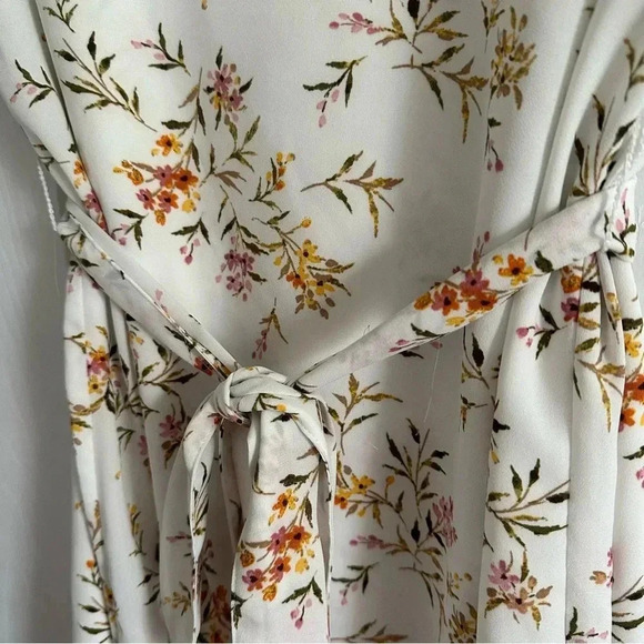 Size XL Thyme Maternity White Floral Belted V Neck Top - Picture 7 of 7